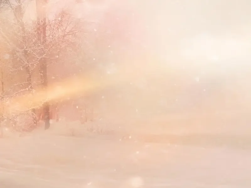 蜜桃粉雾气中飘落的细雪与暖金色光带，每日吃瓜网连环追踪配图